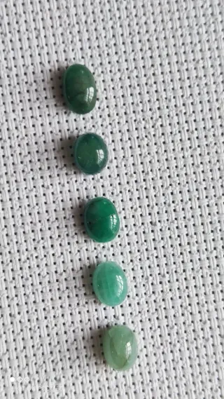Lote 5 cabujones de Esmeralda.