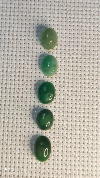 Lote 5 cabujones de Esmeralda.