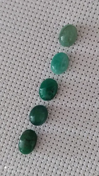Lote 5 cabujones de Esmeralda.