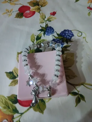 Pulsera con dije de gato y broche