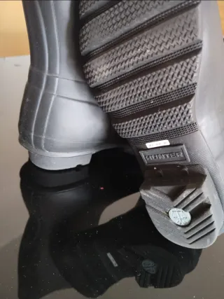 Botas Hunter negras, caña alta.