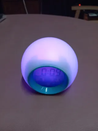 Sveglia per bambini con sfondo LED multicolore