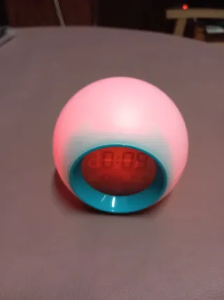 Sveglia per bambini con sfondo LED multicolore