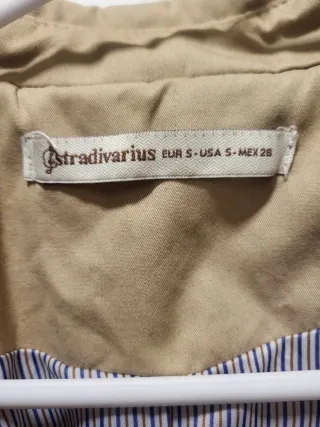 Gabardina Stradivarius Talla S Beige