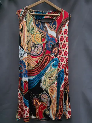 Blusa o vestido multicolor sin mangas