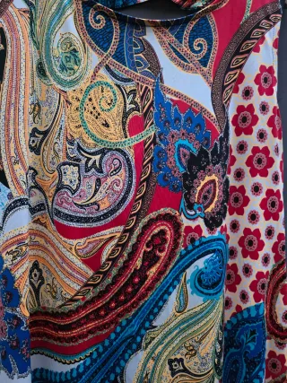 Blusa o vestido multicolor sin mangas