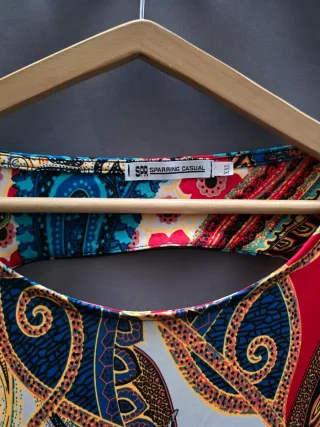 Blusa o vestido multicolor sin mangas