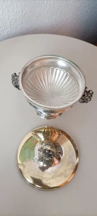 Antiguo Hostiario de iglesia. Art Nouveau Alpaca