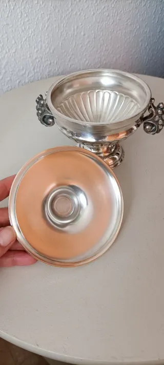 Antiguo Hostiario de iglesia. Art Nouveau Alpaca