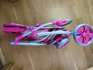 Carrito de muñecas rosa