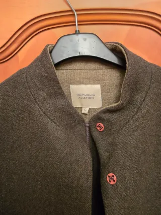 Chaqueta marrón y verde oliva