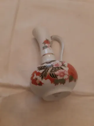 Jarra Porart de porcelana com detalhes dourados