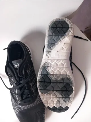 Zapatillas Nike Flex Adapt Negras y Blancas