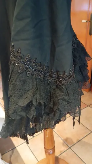 Capa antigua con azabache.