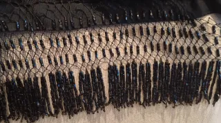 Capa antigua con azabache.