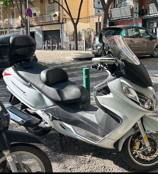Maxym 600i  le falta el motor    matriculada