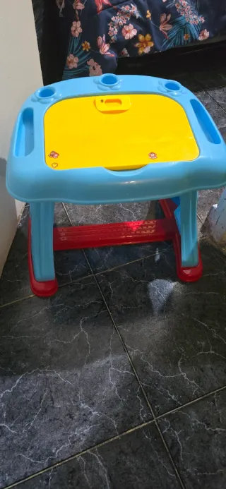 Pupitre y Pizarra Infantil 2 en 1 en su caja