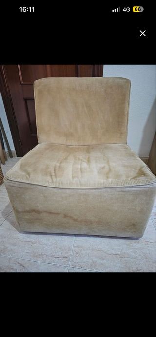 2 sofás individuales de pana beige