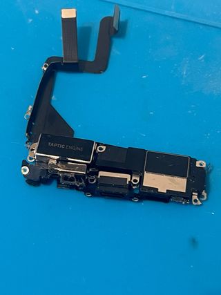 Porta ricarica iPhone 14 Pro con componenti