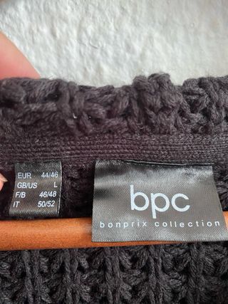 Chaqueta cárdigan negra con capucha