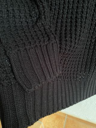 Chaqueta cárdigan negra con capucha