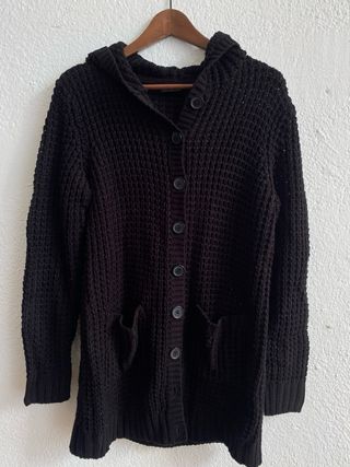Chaqueta cárdigan negra con capucha
