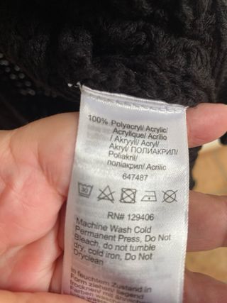 Chaqueta cárdigan negra con capucha