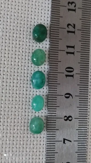 Lote 5 cabujones de Esmeralda.