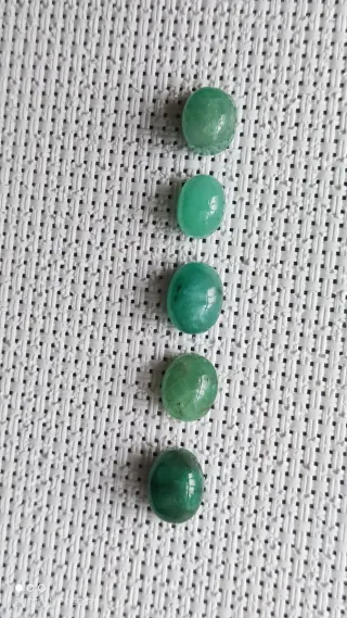 Lote 5 cabujones de Esmeralda.