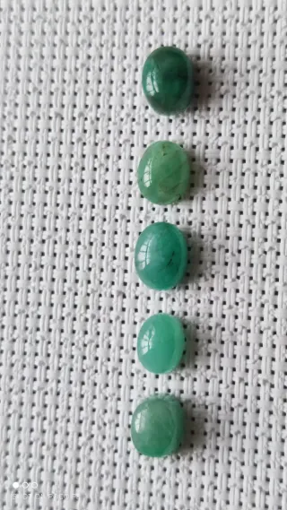 Lote 5 cabujones de Esmeralda.