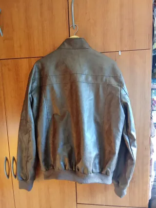 Chaqueta de cuero marrón