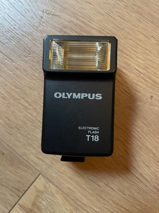 Flash Olympus T18