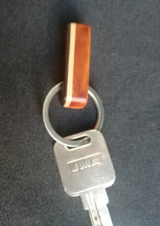 Llavero 4 artesanal Palosanto, arce y tejo