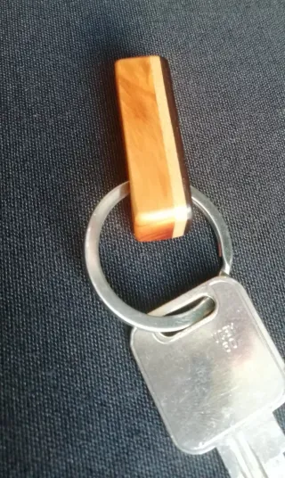 Llavero 4 artesanal Palosanto, arce y tejo