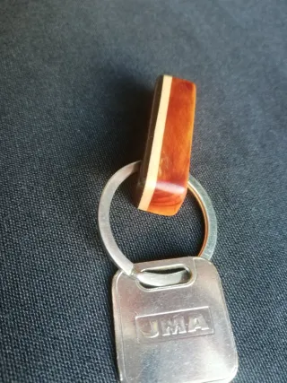 Llavero 4 artesanal Palosanto, arce y tejo