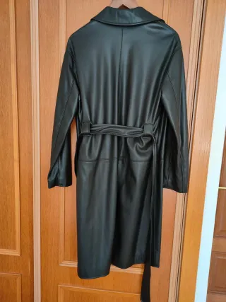 Trench efecto piel Zara negro