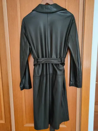 Trench efecto piel Zara negro