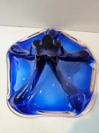 Cuenco de vidrio azul.Centro de mesa.