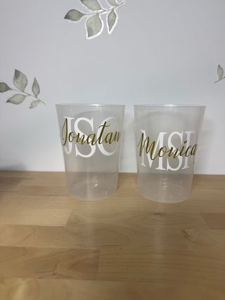 Vasos personalizados con nombre e iniciales