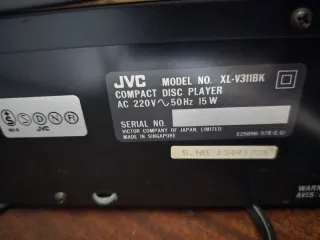 Cadena musical JVC con altavoces