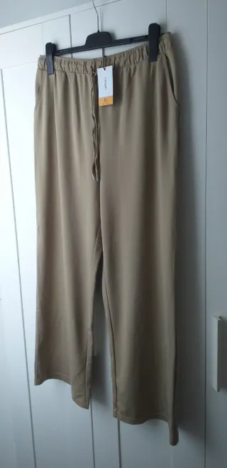 Pantalón fluido suave beige talla XL