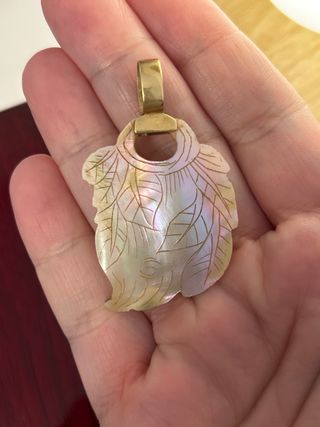 Colgante nácar y oro