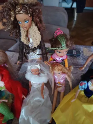 Bambole Bratz, Barbie e altre