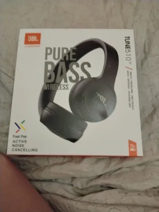 Auriculares JBL Negros.