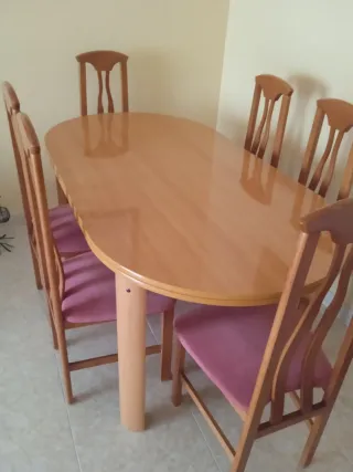Mesa comedor y 6 sillas madera y tela