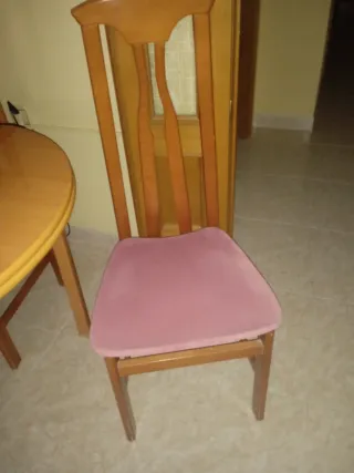 Mesa comedor y 6 sillas madera y tela