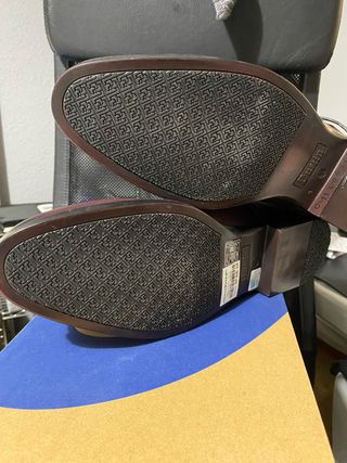 Zapatos Dustin color Burdeos/Berenjena Talla 45