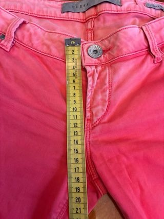 Vaqueros Guess Rojos