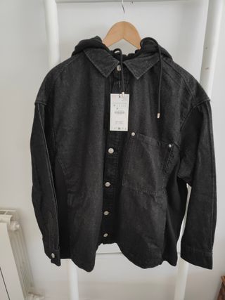 Chaqueta Zara Negra con Capucha