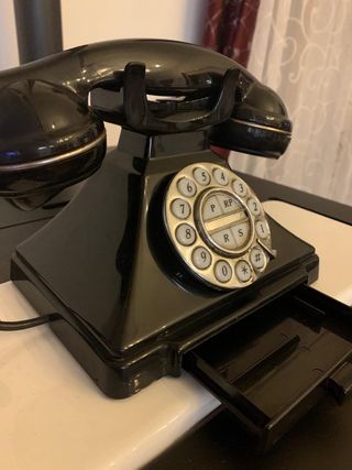 Telefono vintage nero con cassetto